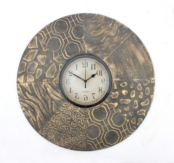 1.75 X 20.5 X 20.5 Vintage Round Metal Wall Clock - Image 3