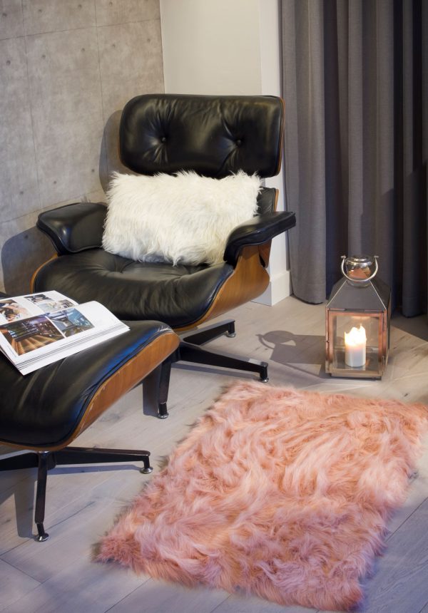 24" x 36" x 1.5" Dusty Rose Plush Faux Sheepskin Area Rug - Image 4