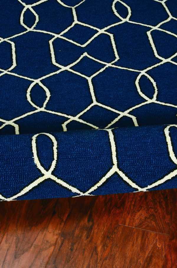 7'x10' Navy Blue Hand Hooked UV Treated Trellis Indoor Outdoor Area Rug - Image 4