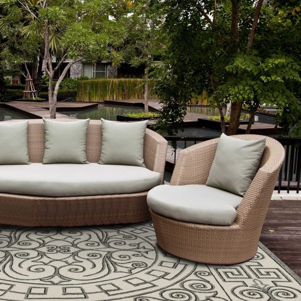 8'x10' Ivory Grey Hand Woven UV Treated Greek Key Medallion Indoor Outdoor Area Rug - Image 3