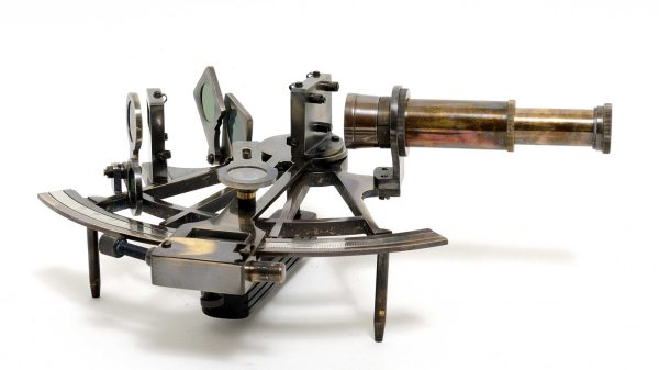 4" x 4" x 2.5" Nautical Sextant in Leather Case Small - Image 2