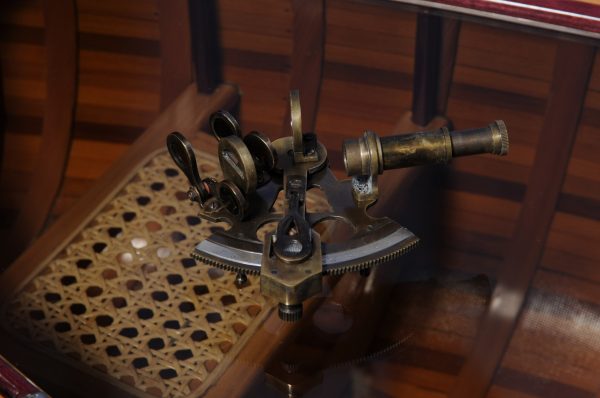 4" x 4" x 2.5" Nautical Sextant in Leather Case Small - Image 5