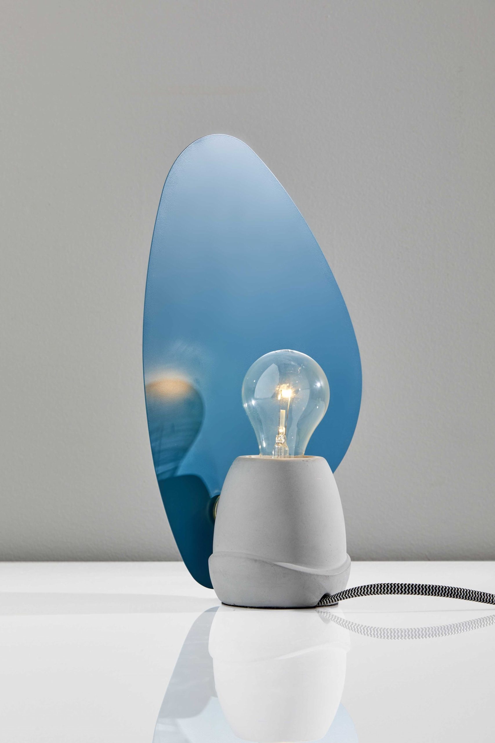 Turquoise Fin Concrete Table Lamp - Image 2