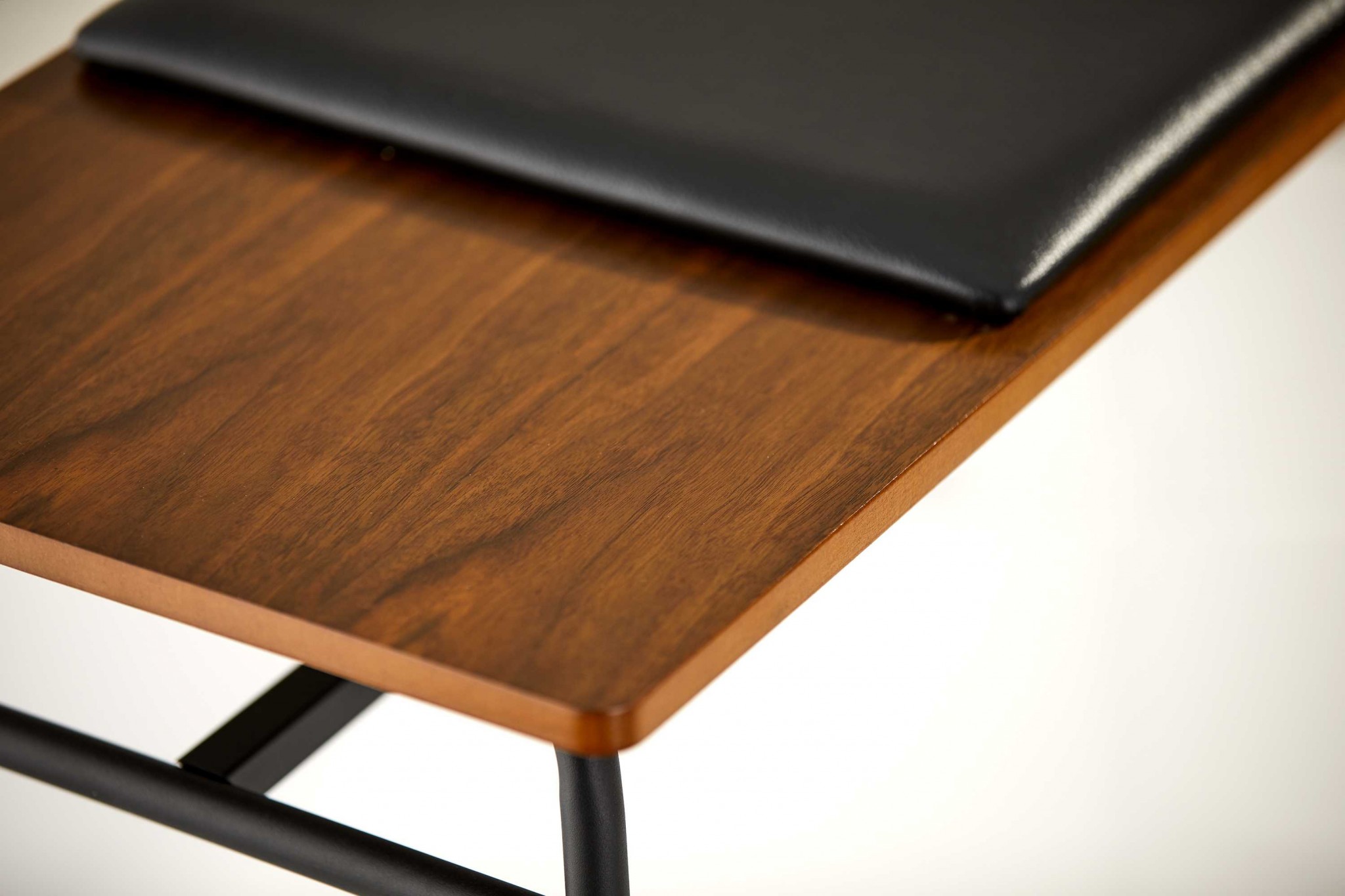 39" X 15.75" X 16.5" Walnut Bench - Image 4