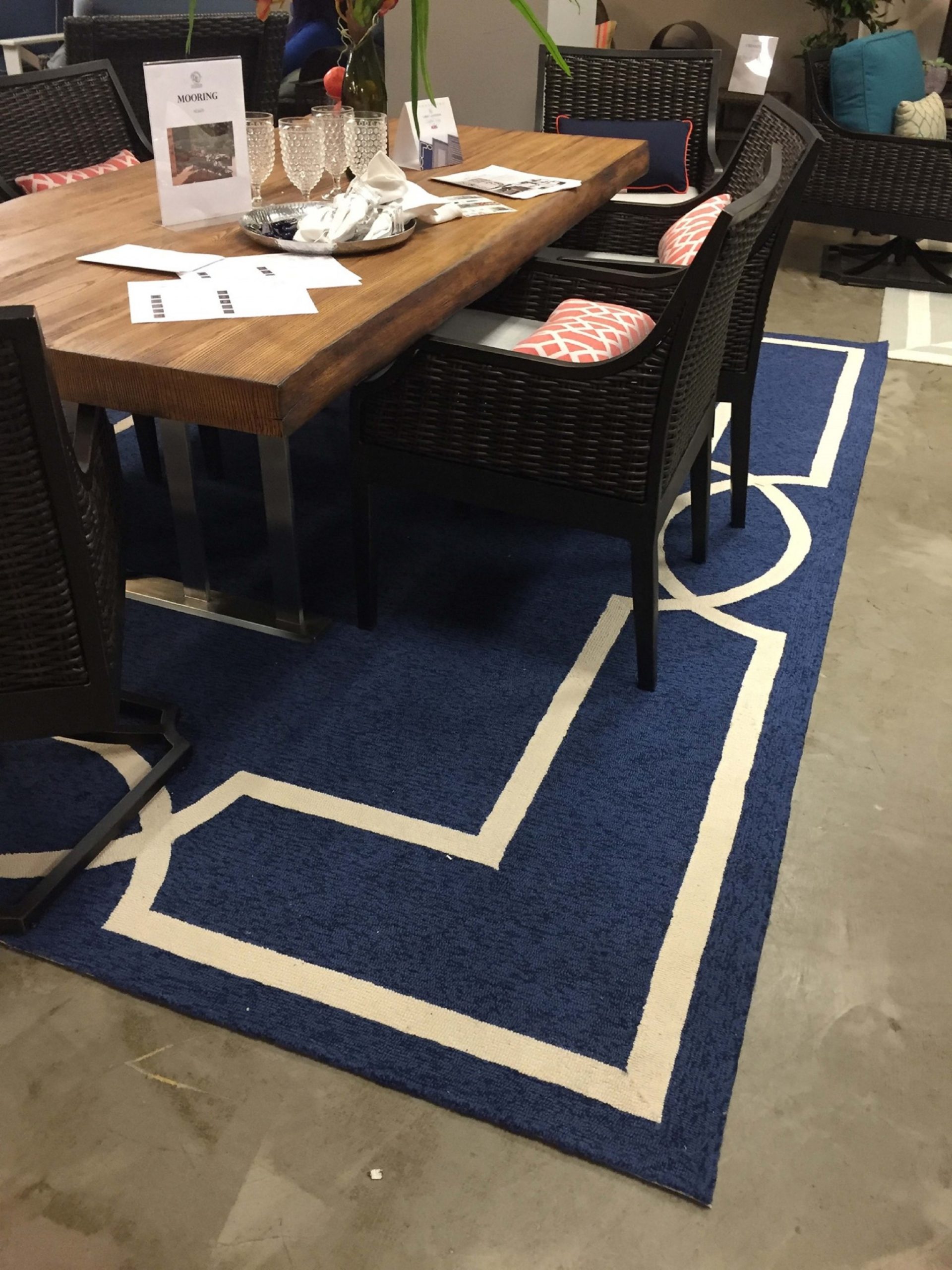 2'x3' Ocean Blue Hand Hooked UV Treated Bordered Indoor Outdoor Accent Rug - Image 3