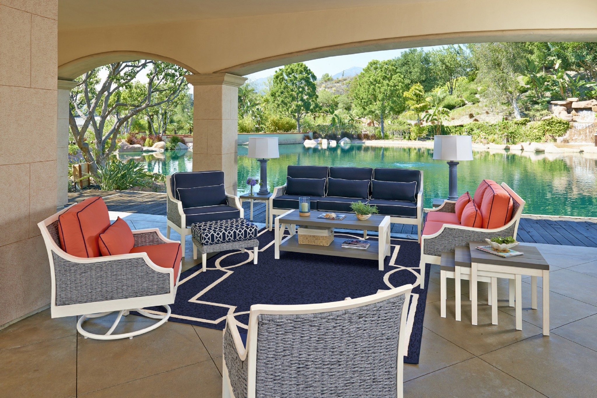 2'x3' Ocean Blue Hand Hooked UV Treated Bordered Indoor Outdoor Accent Rug - Image 5