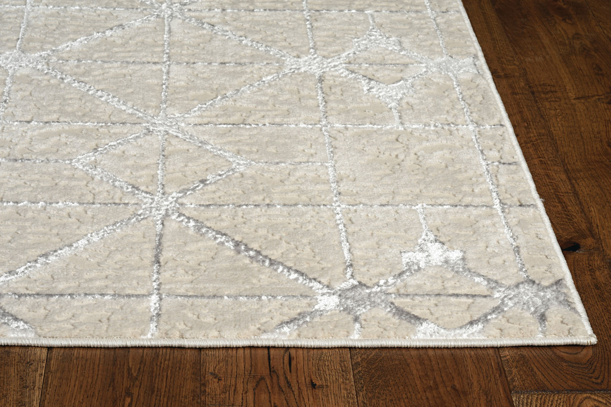 5'x8' Ivory Silver Machine Woven Geometric Indoor Area Rug - Image 4