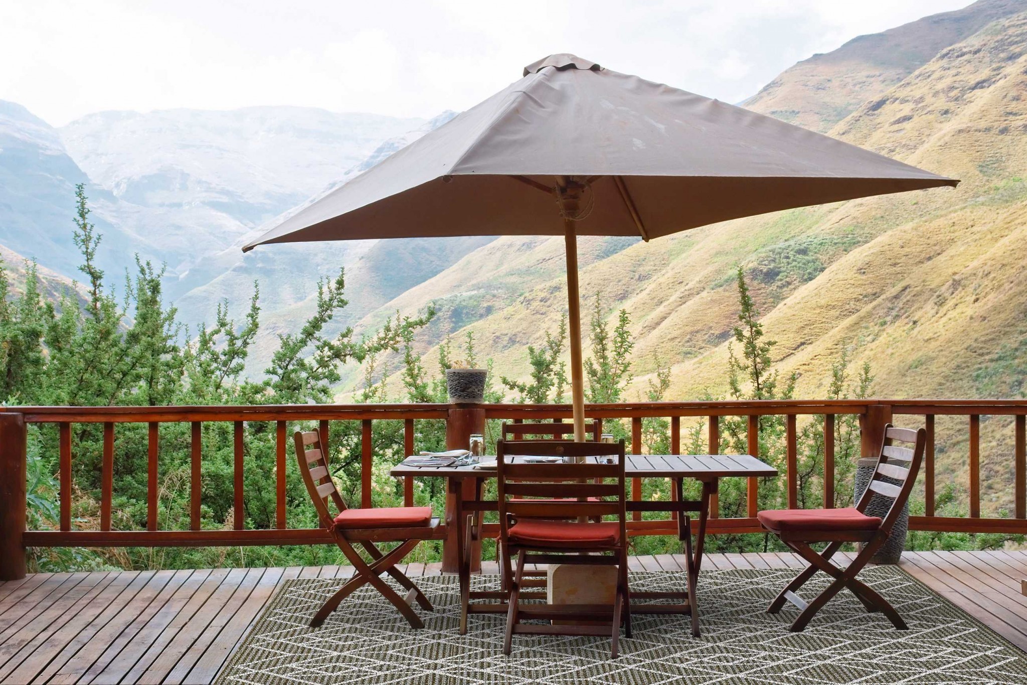 5'x8' Grey Machine Woven UV Treated Geometric Indoor Outdoor Area Rug - Image 2