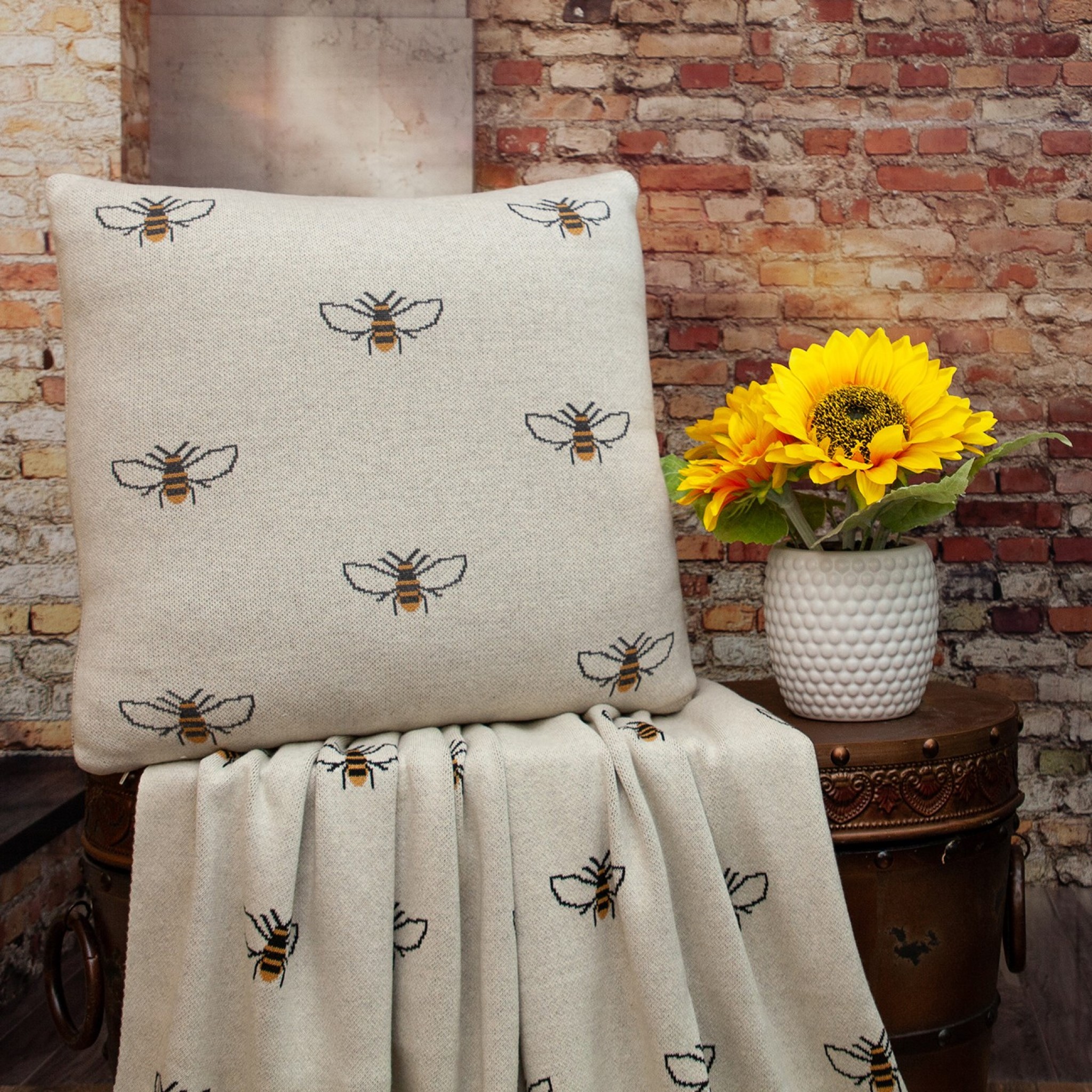 Linen Bumblee Throw Pillow - Image 4
