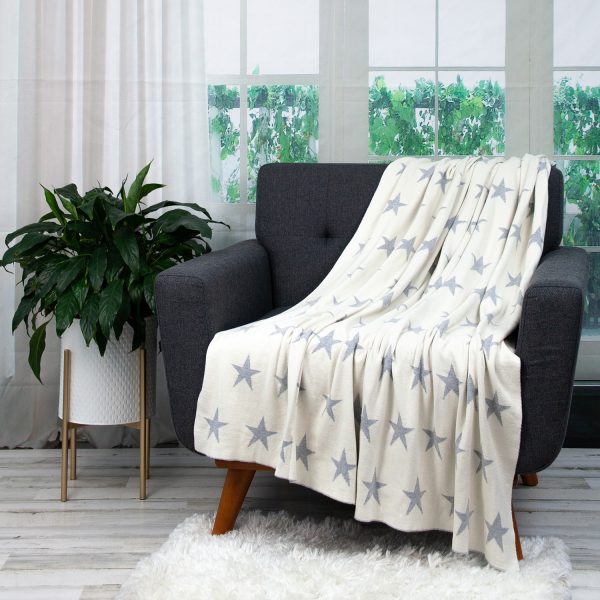Gray and White Stars Knitted Throw Blanket - Image 2
