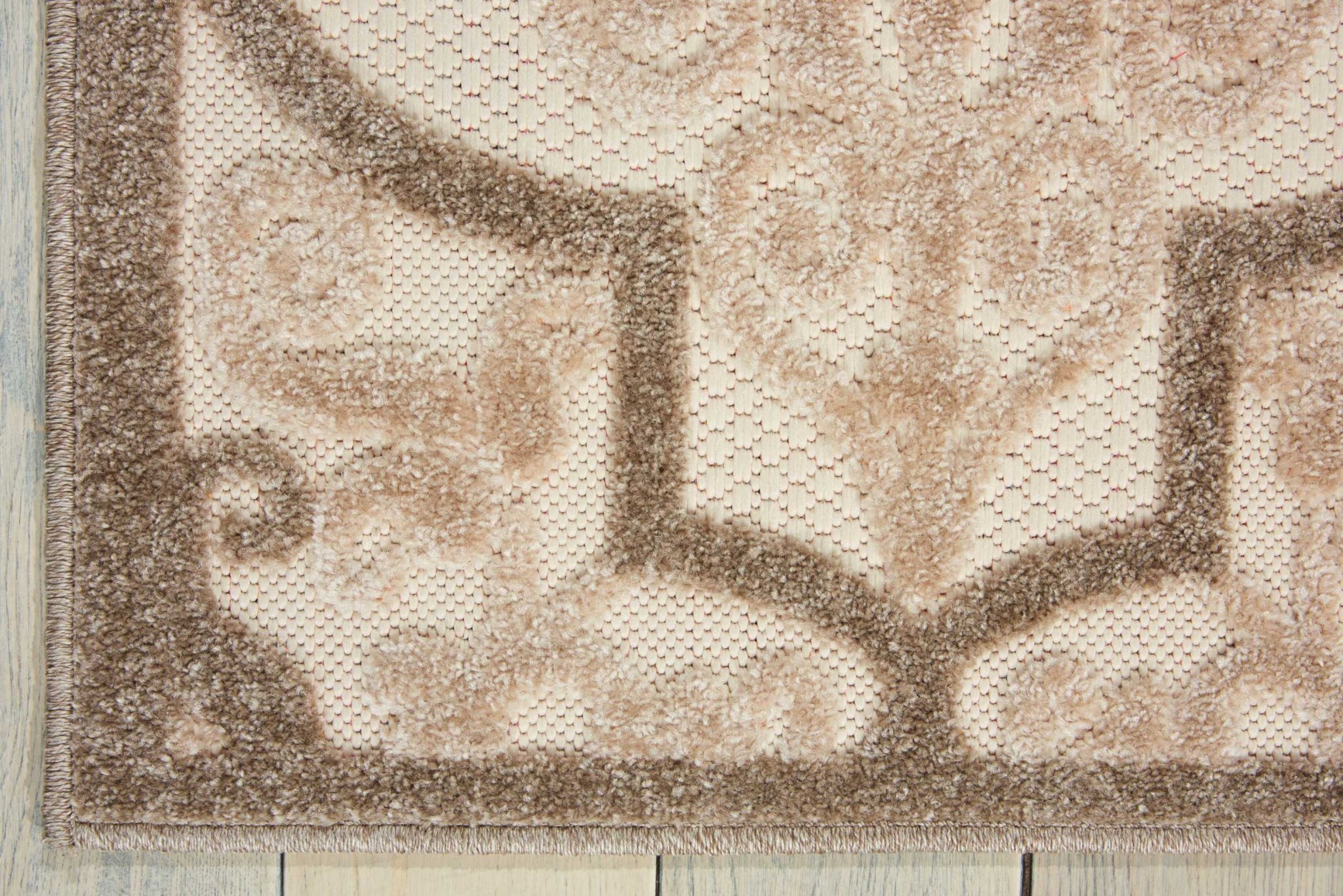 4?x 6?Cream and Beige Trellis Indoor Outdoor Area Rug - Image 2