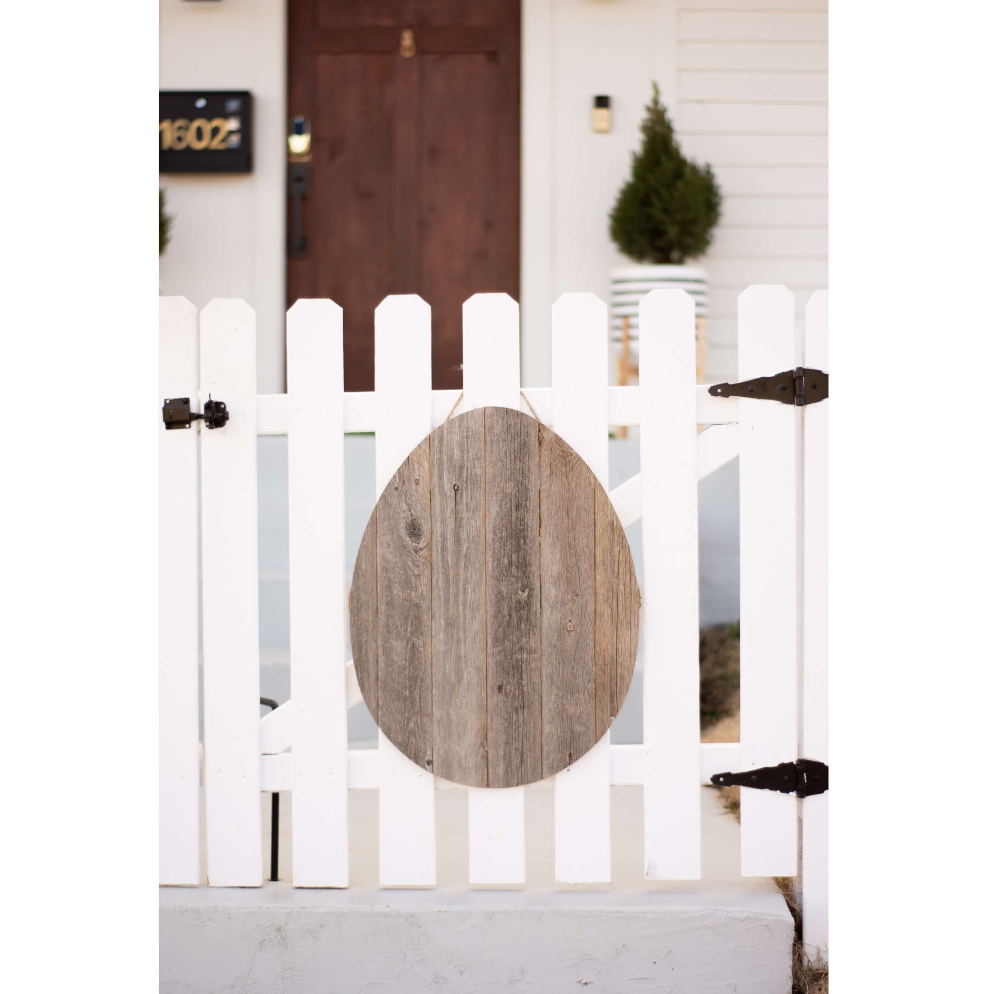 24" Rustic Farmhouse Gray Wood Large Egg - Image 3