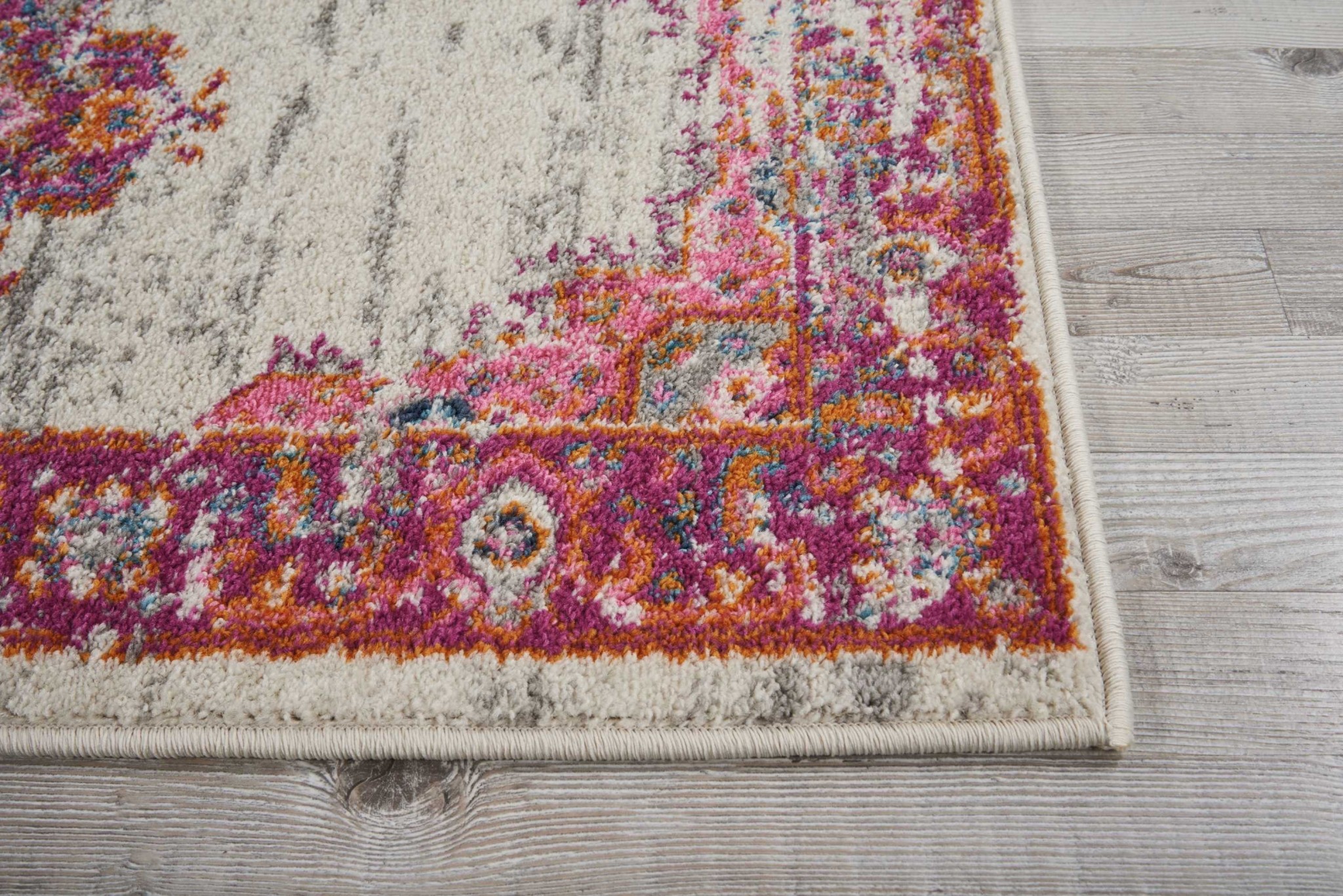 2?x 8' Ivory and Fuchsia Distressed Runner Rug - Image 4