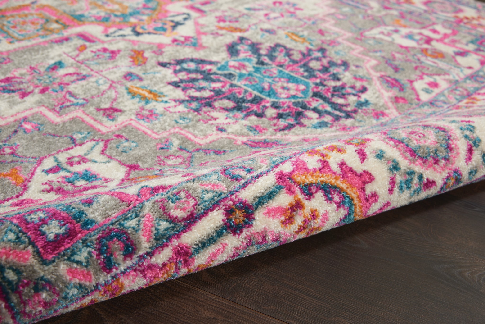 4?x 6?Light Gray and Pink Medallion Area Rug - Image 3