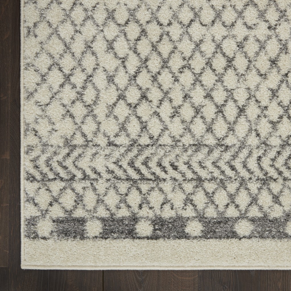 4?x 6?Ivory and Gray Geometric Area Rug - Image 2