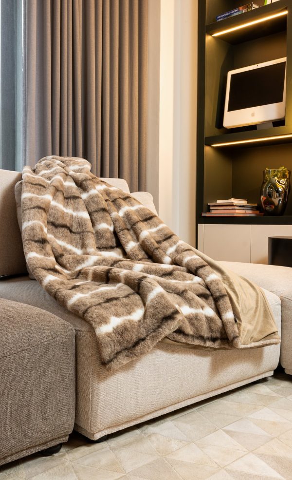 Premier Luxury Light Brown and White Faux Fur Throw Blanket - Image 2