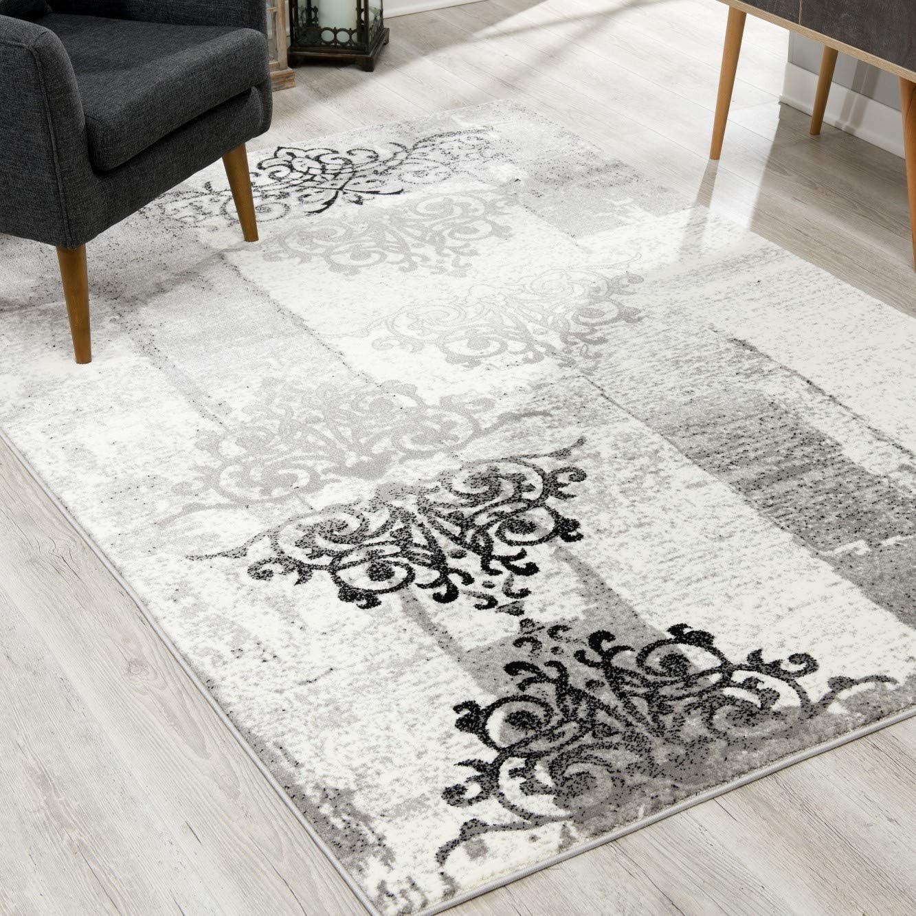 2?x 4?Gray Faded Filigree Pattern Area Rug