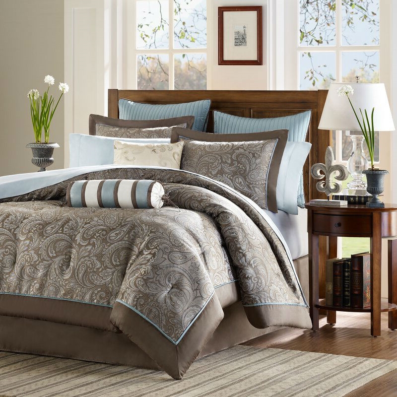 Queen size 12-piece Reversible Cotton Comforter Set in Brown and Blue - Image 4