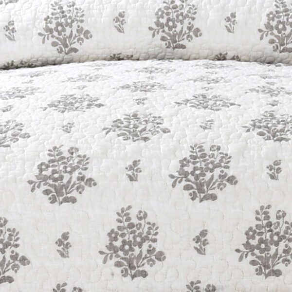 Full / Queen 4-Piece Reversible Grey White Cotton Quilt Set with Decorative Pillow and 2 Shams - Image 2