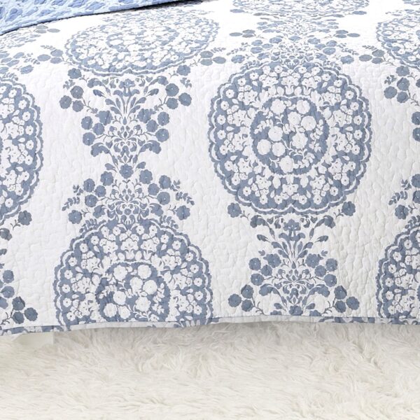 Full / Queen 3-Piece Reversible Cotton Quilt Set with White Blue Floral Medallion Pattern - Image 3