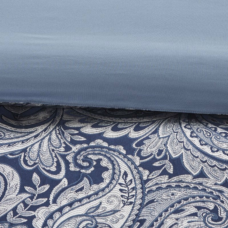 Queen size 12-piece Reversible Cotton Comforter Set in Navy Blue and White - Image 4