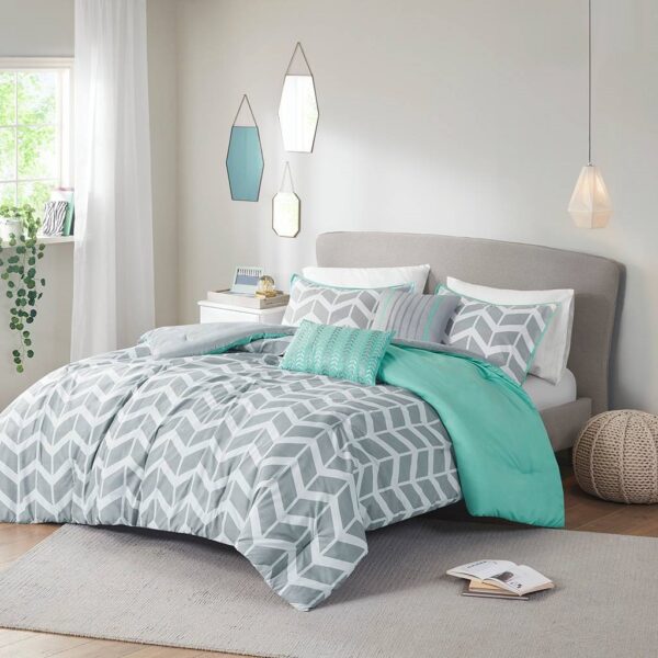 King size Reversible Comforter Set in Grey White Aqua Teal Chevron Stripe - Image 4