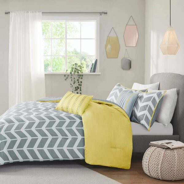 King / Cal King Reversible Comforter Set in Grey White Yellow Chevron Stripe - Image 5