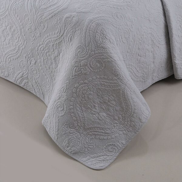 Queen 3-Piece Cotton Bedspread Set with 2 Shams in Grey Quilted Damask Pattern - Image 2
