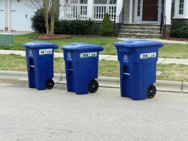 32 Gallon Blue Commercial Heavy-Duty Rollout Recycler Trash Can Container - Image 2